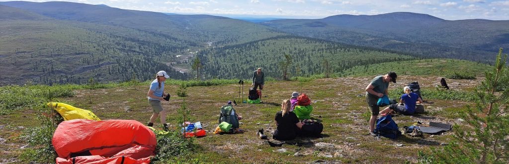 Opastetut vaellukset syksyllä 2026 sisältää riittävästi taukoja. Vaelluksella kuljetaan kiireettä ja syödään rauhassa.
